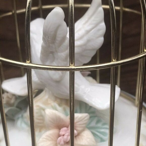 Trinket Box or Potpourri Holder Porcelain Doves in Gold-tone Cage on Hinged Lid - Picture 8 of 11